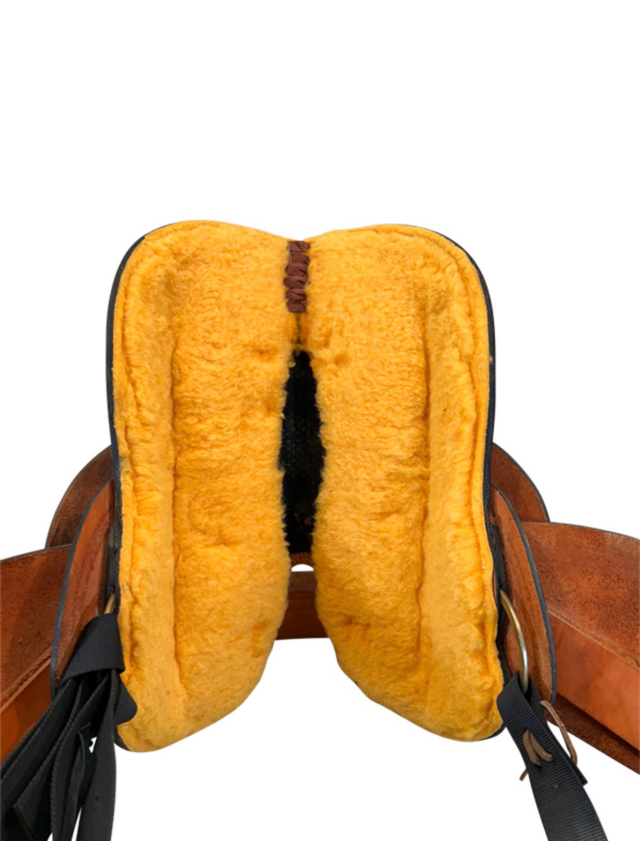 15 Inch Used Dakota Barrel Saddle 307 - Image 2